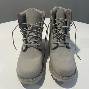 Timberland Women’s Size 9 Grey 6” Waterproof Boot; Gently Used